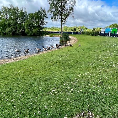 Wildflower, Premium Plus Hot Tub Lodge South Cerney Bagian luar foto