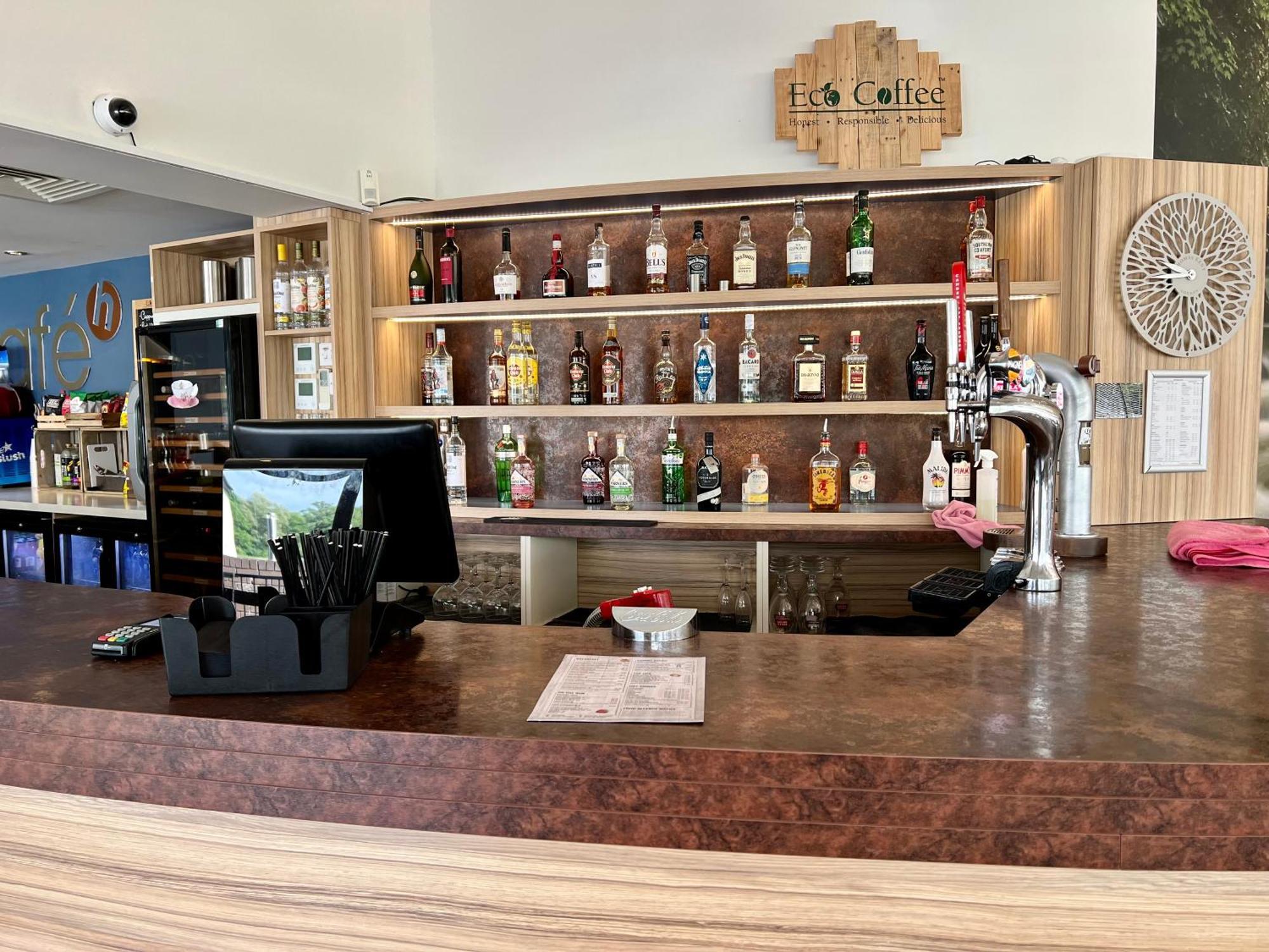 Wildflower, Premium Plus Hot Tub Lodge South Cerney Bagian luar foto