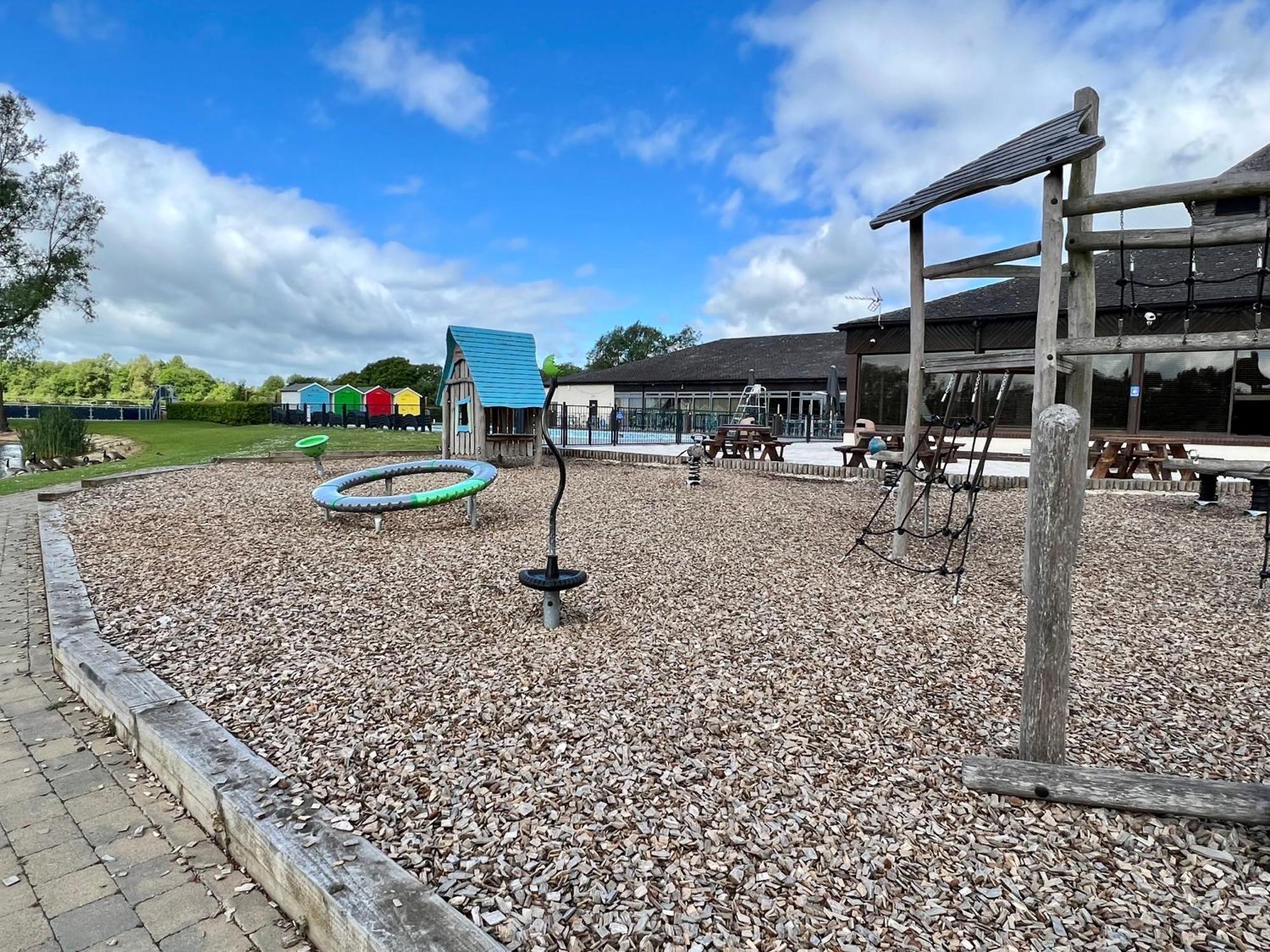 Wildflower, Premium Plus Hot Tub Lodge South Cerney Bagian luar foto
